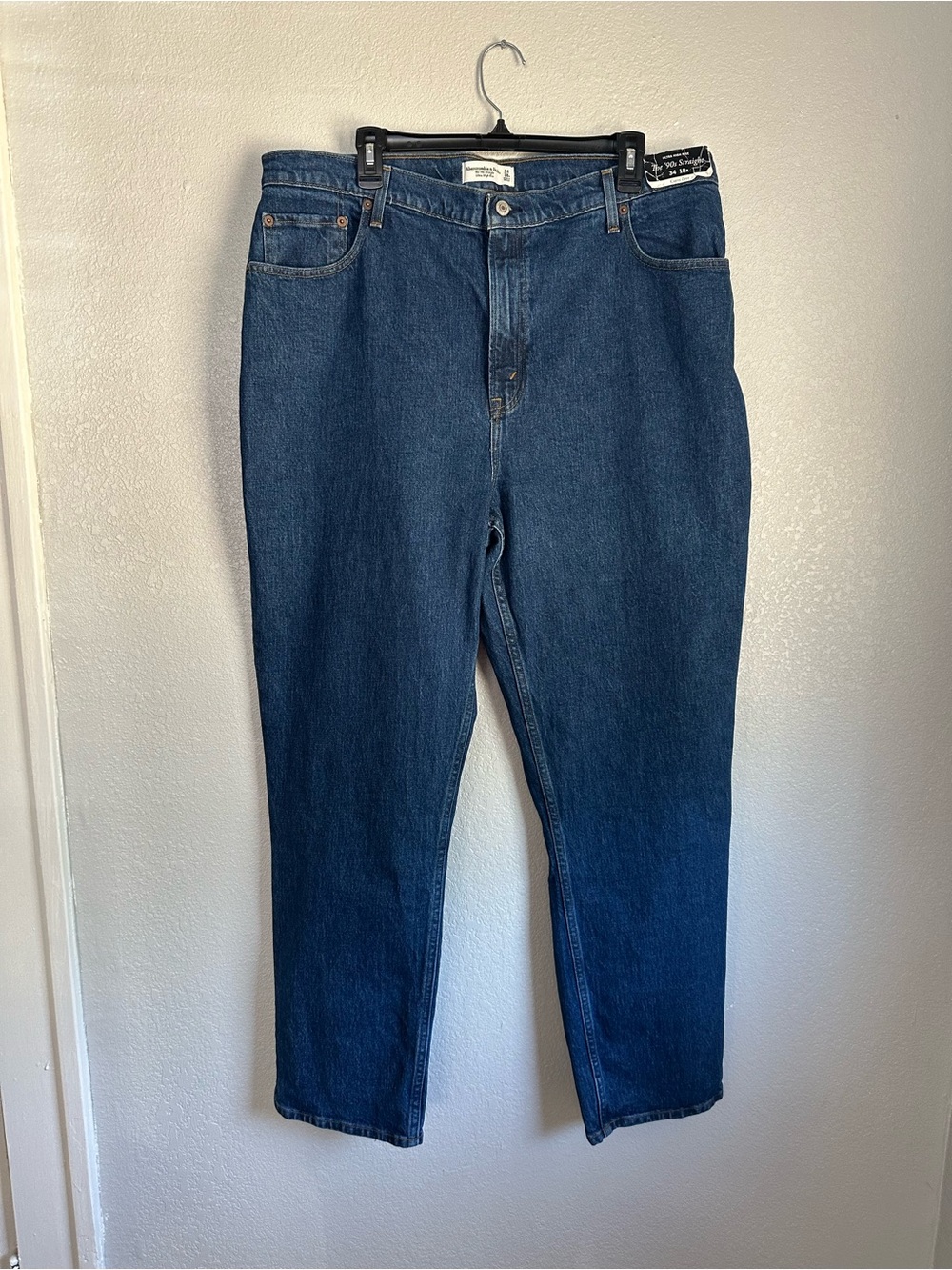 NWT Abercrombie & Fitch Curve Love The 90’s Straight Ultra High Rise Jeans